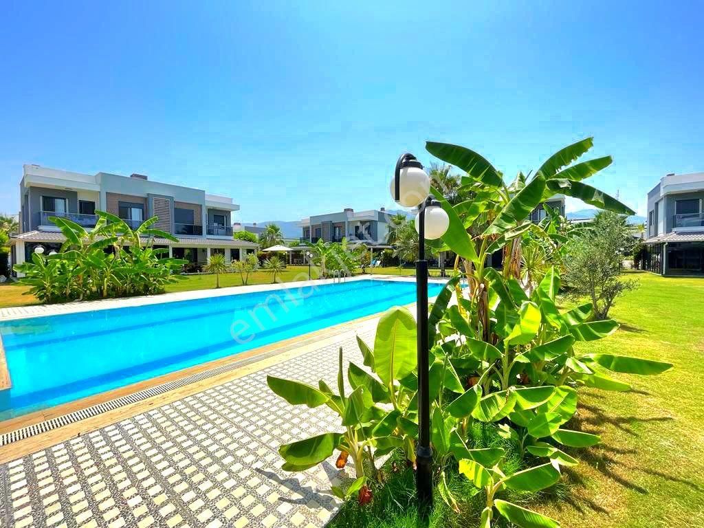 Kuşadasında Plaja Yakın Havuzlu Sitede Otoparklı Bahçeli 3+1 Yazlık - Görsel 4