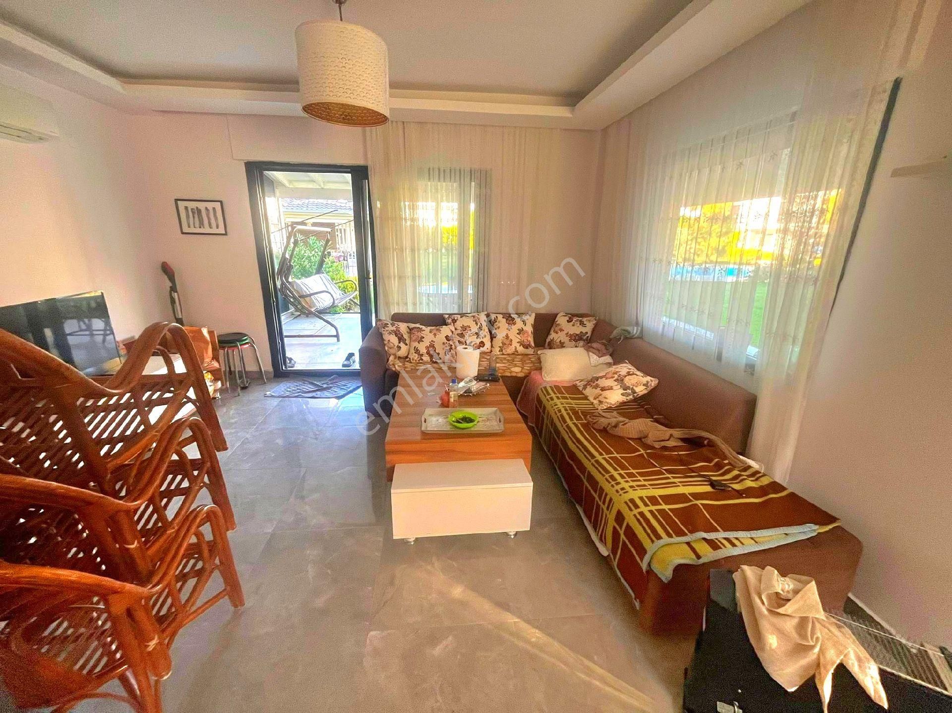 Kuşadasında Plaja Yakın Havuzlu Sitede Otoparklı Bahçeli 3+1 Yazlık - Görsel 29