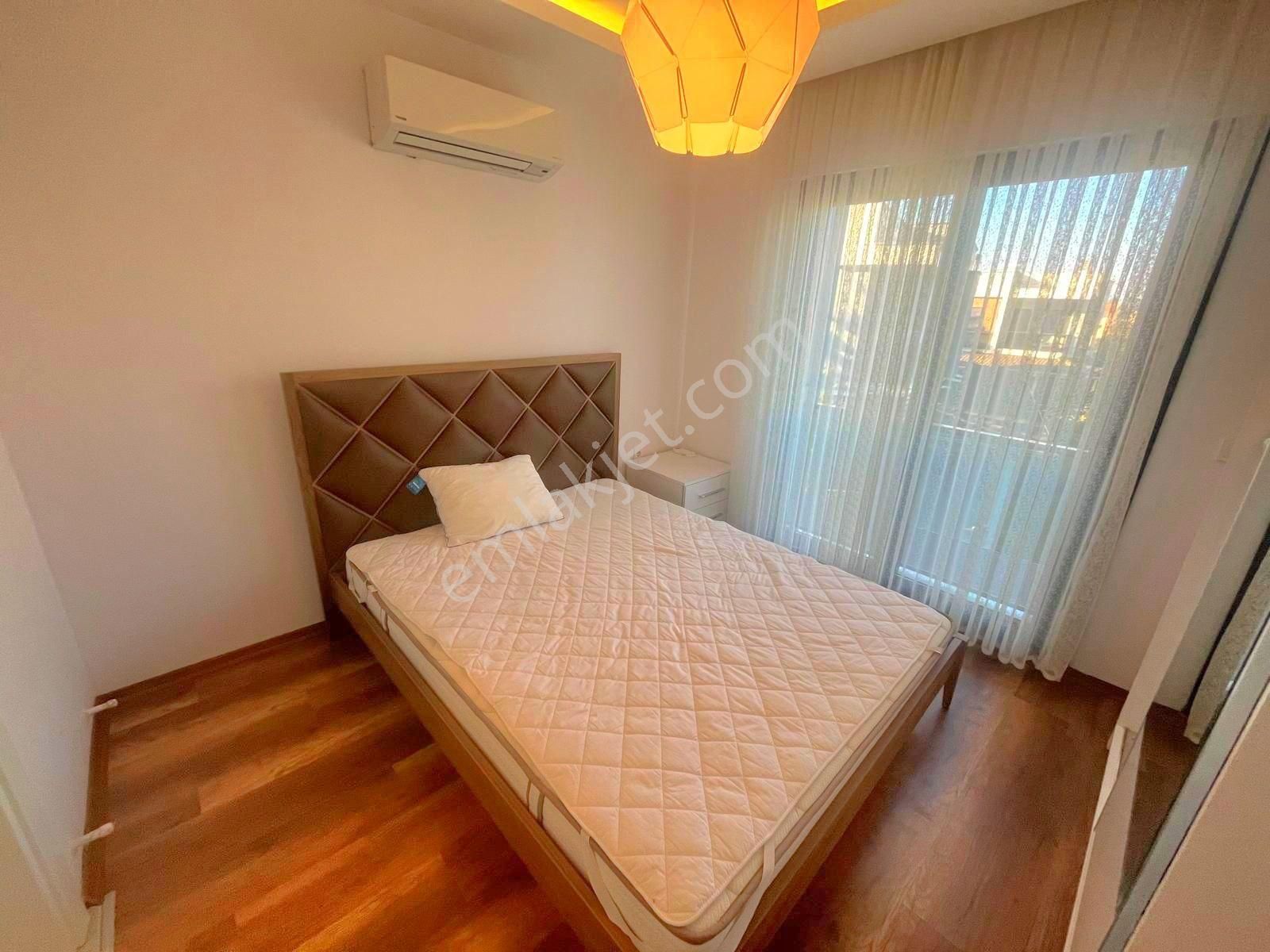 Kuşadasında Plaja Yakın Havuzlu Sitede Otoparklı Bahçeli 3+1 Yazlık - Görsel 14