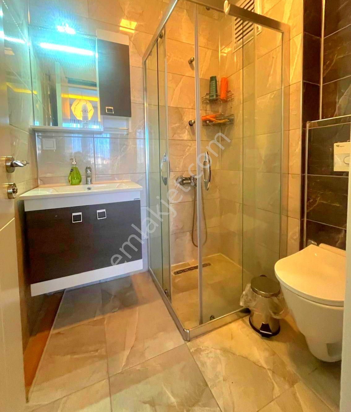 Kuşadasında Plaja Yakın Havuzlu Sitede Otoparklı Bahçeli 3+1 Yazlık - Görsel 11