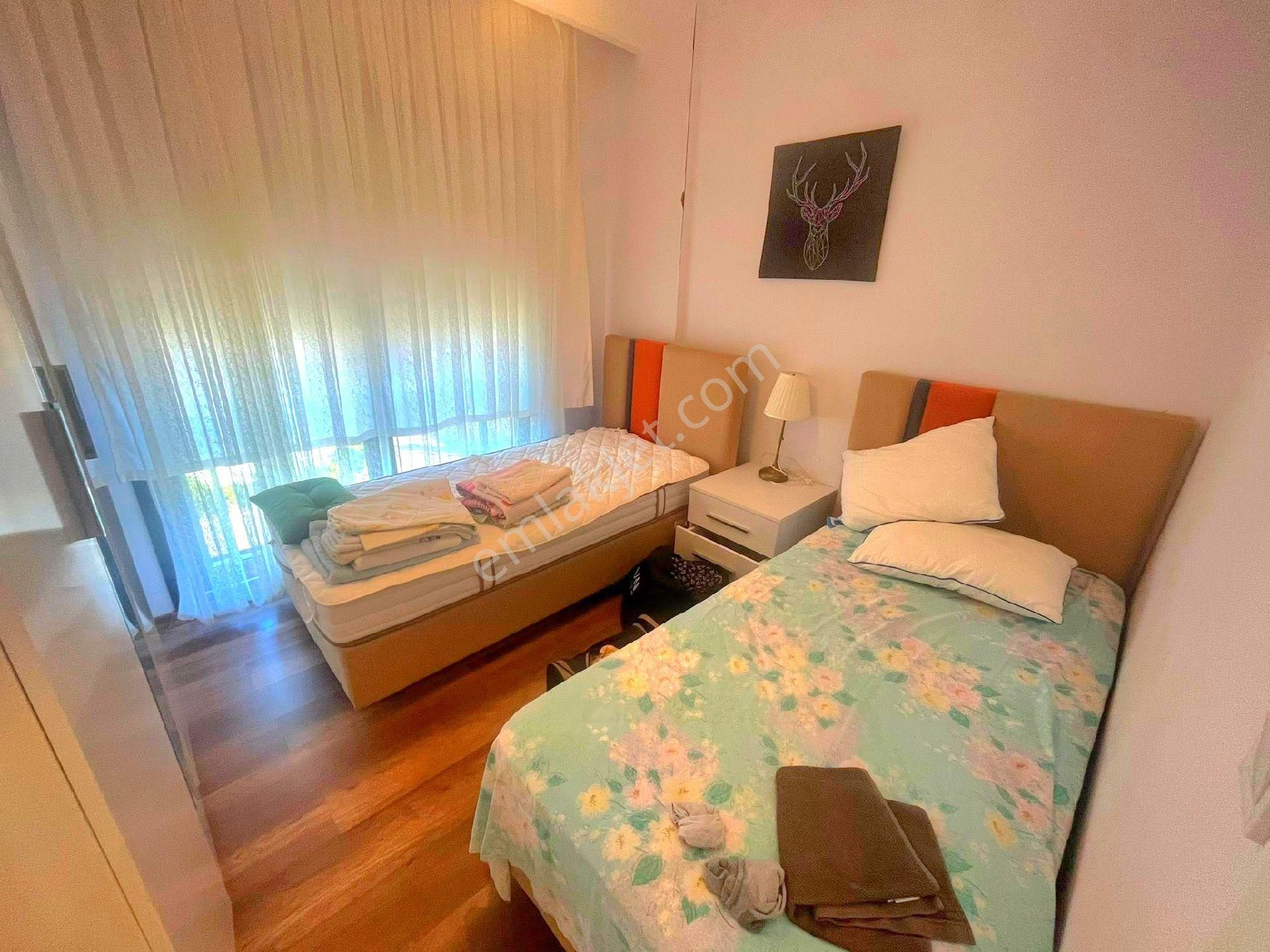 Kuşadasında Plaja Yakın Havuzlu Sitede Otoparklı Bahçeli 3+1 Yazlık - Görsel 21