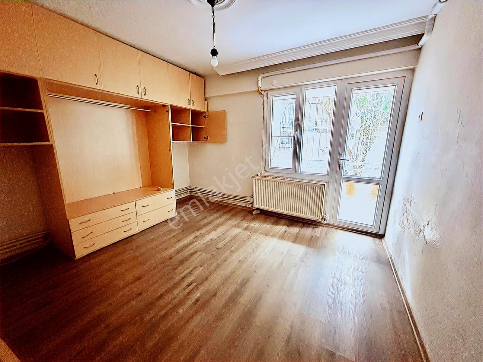 Bornova Erzene Mahallesinde 2+1 Doğalgazlı Kiralık Daire - Görsel 6