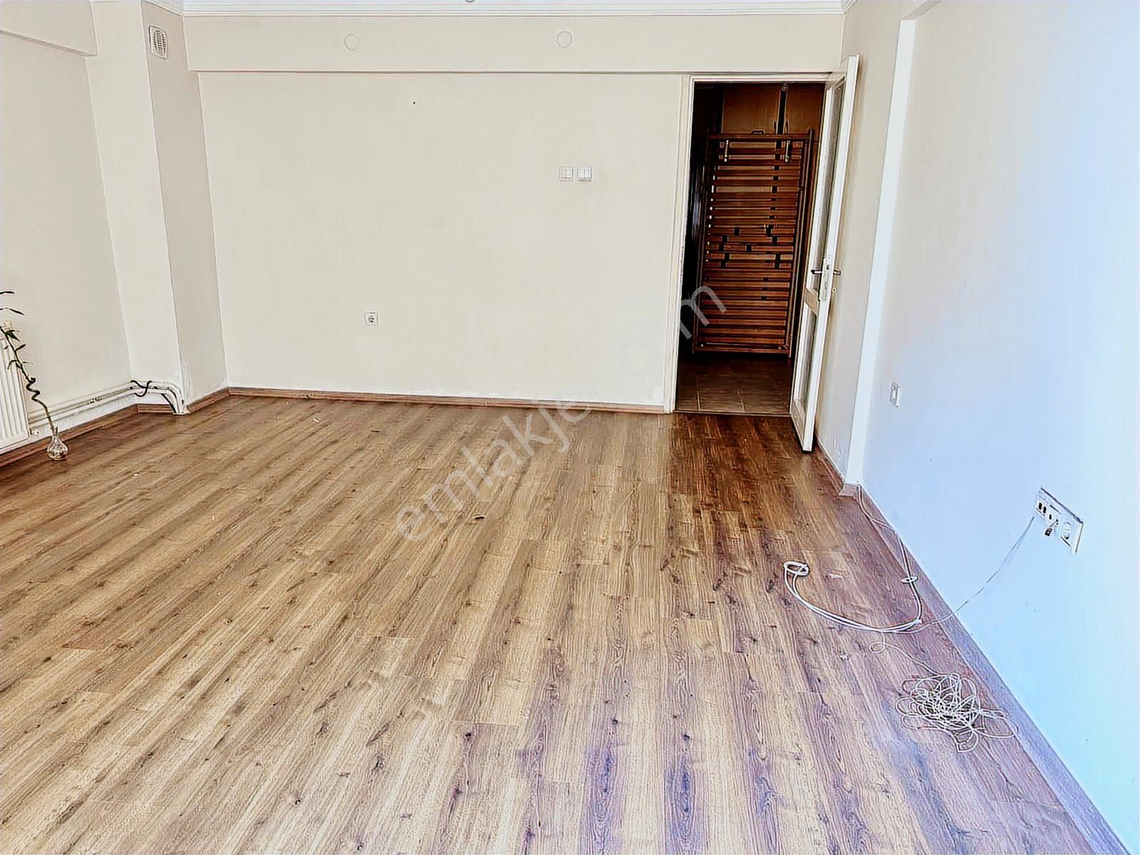 Bornova Erzene Mahallesinde 2+1 Doğalgazlı Kiralık Daire - Görsel 11
