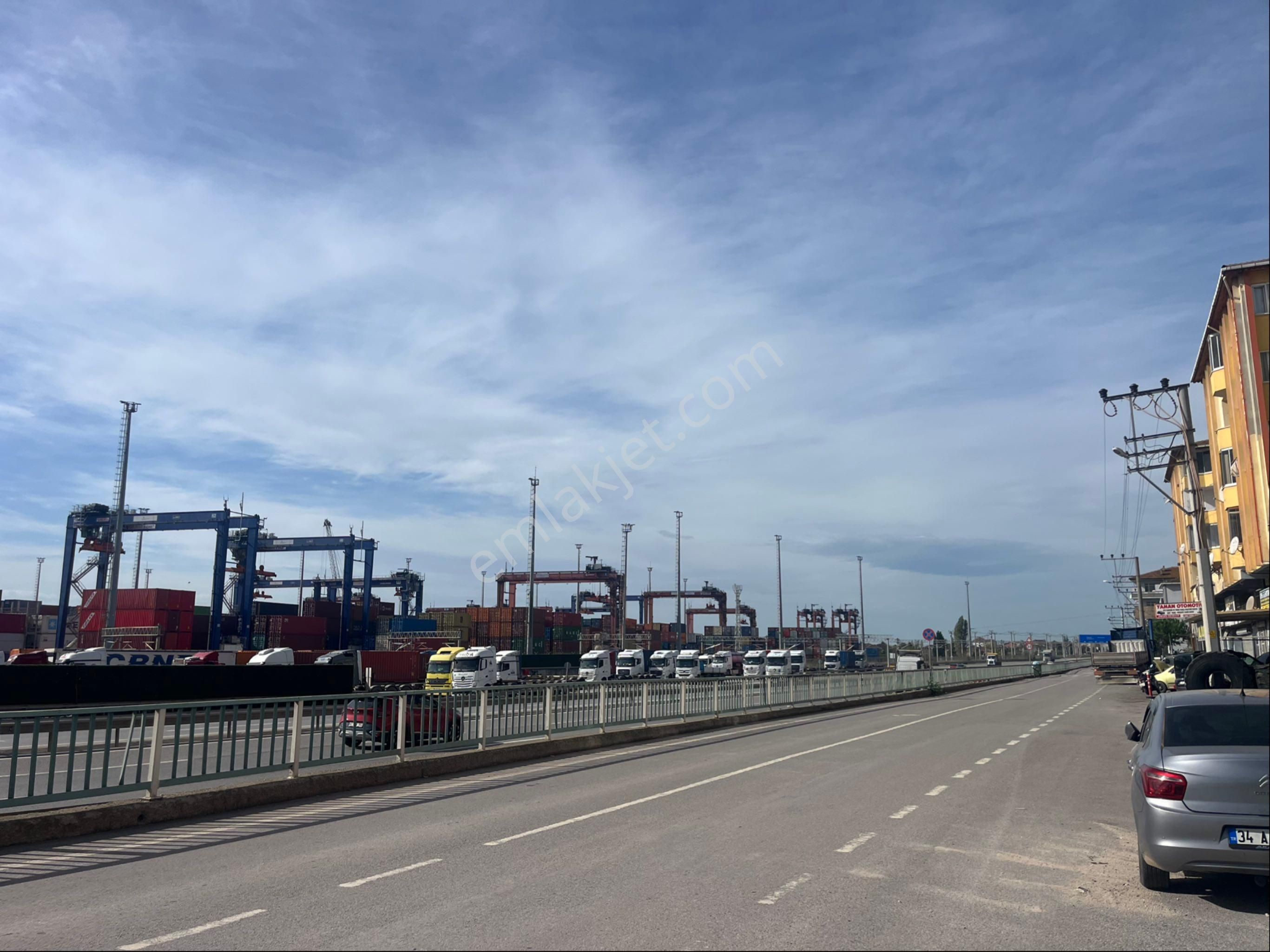 Enka’dan Körfez Kirazlıyalı E-5 Yanyolda Satılık Eşyalı Ofisler - Görsel 25