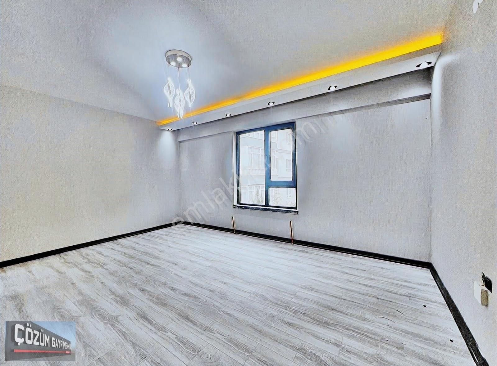 Çözüm'den Merkezde Sıfır 3+1 Katta Ön Cephe Çift Banyolu Daire - Görsel 14