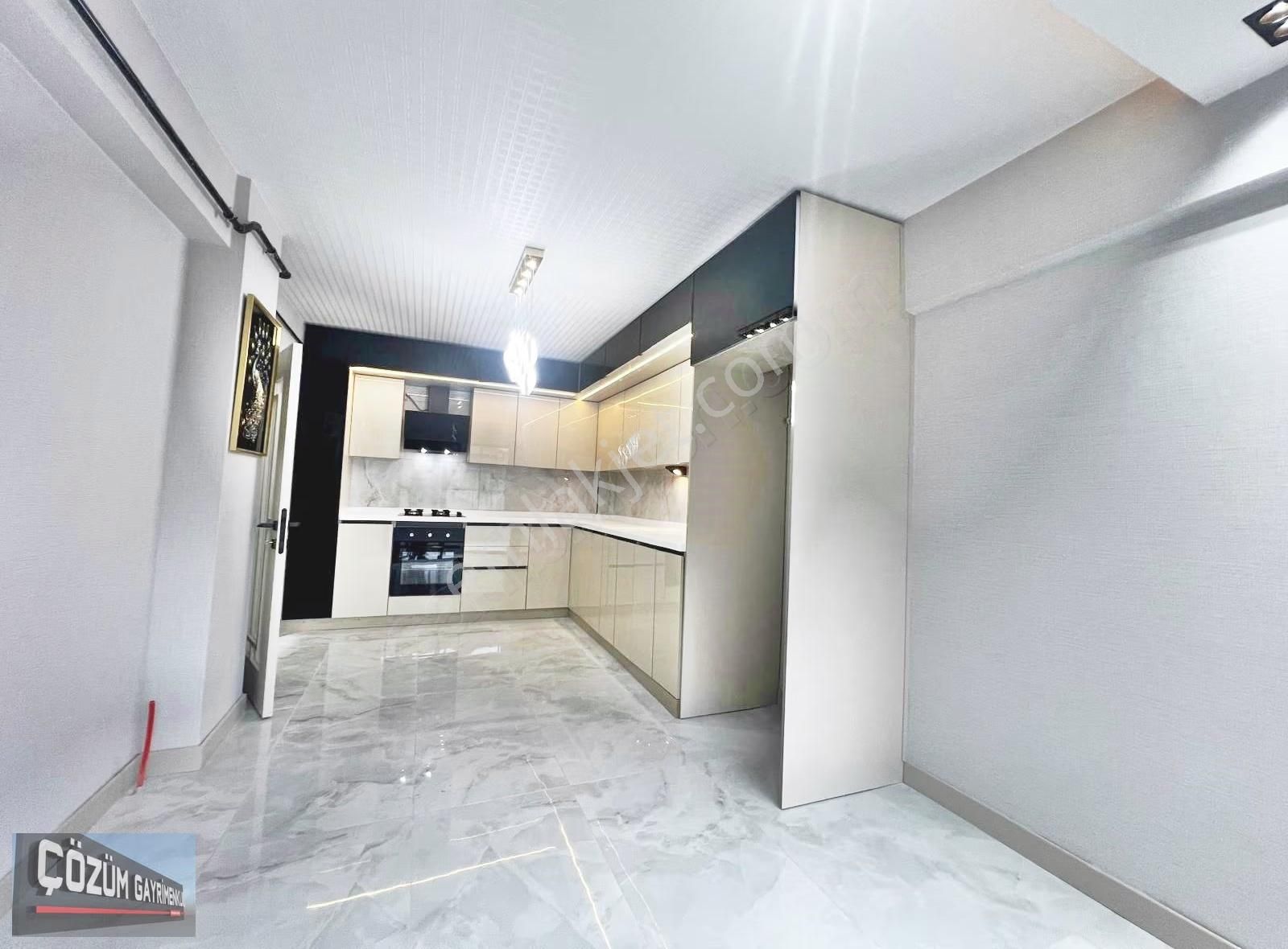 Çözüm'den Merkezde Sıfır 3+1 Katta Ön Cephe Çift Banyolu Daire - Görsel 9