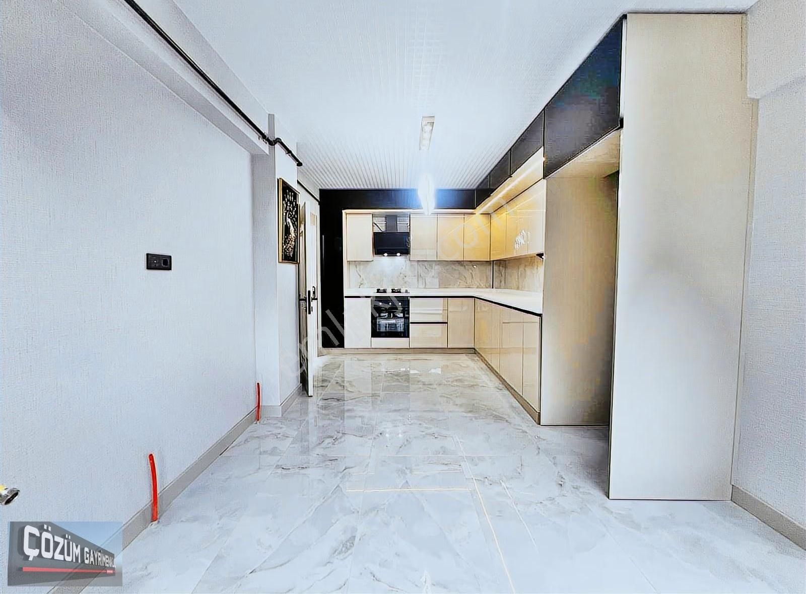 Çözüm'den Merkezde Sıfır 3+1 Katta Ön Cephe Çift Banyolu Daire - Görsel 5