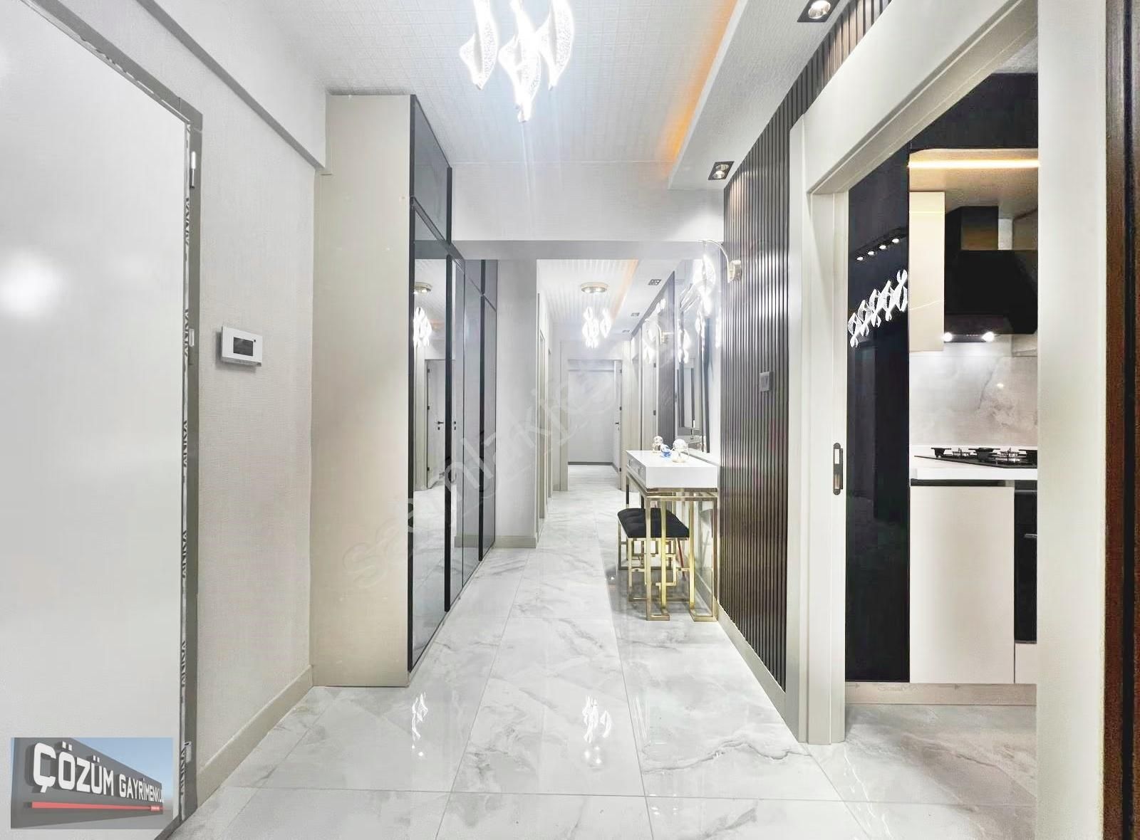 Çözüm'den Merkezde Sıfır 3+1 Katta Ön Cephe Çift Banyolu Daire - Görsel 22
