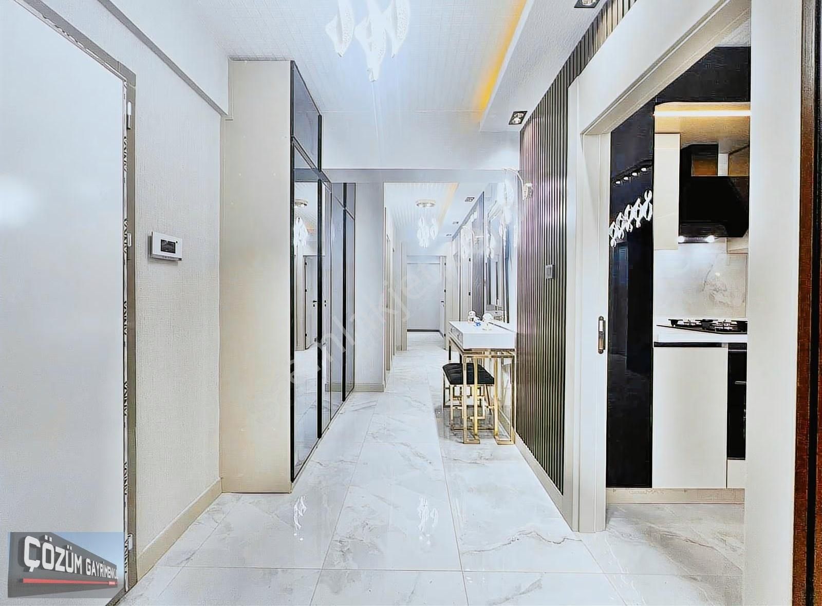 Çözüm'den Merkezde Sıfır 3+1 Katta Ön Cephe Çift Banyolu Daire - Görsel 10