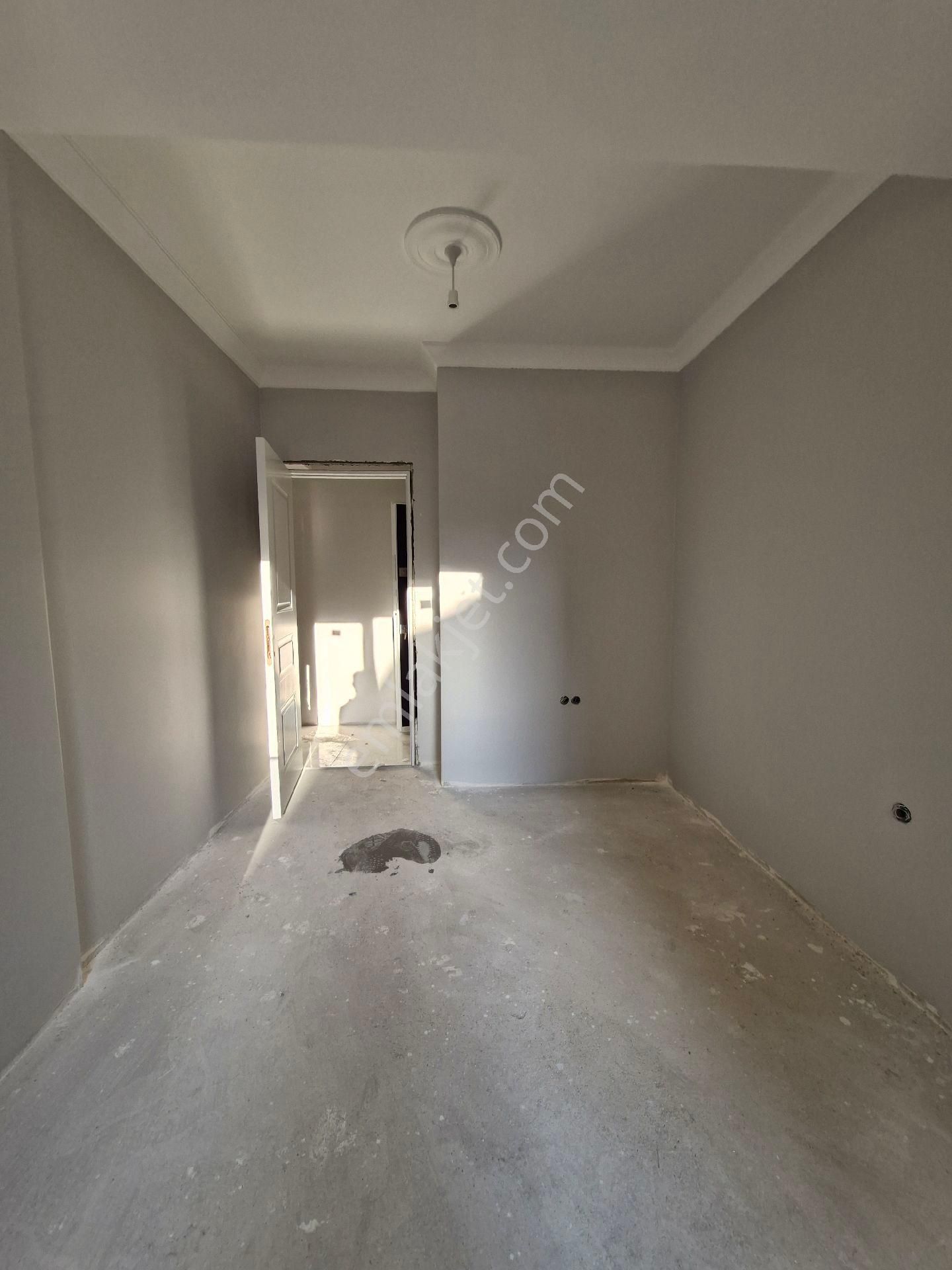 Küçükçekmece Cennet Mah. Satılık Sıfır E-5 'e Çok Yakın Otoparklı Arakat - Görsel 6