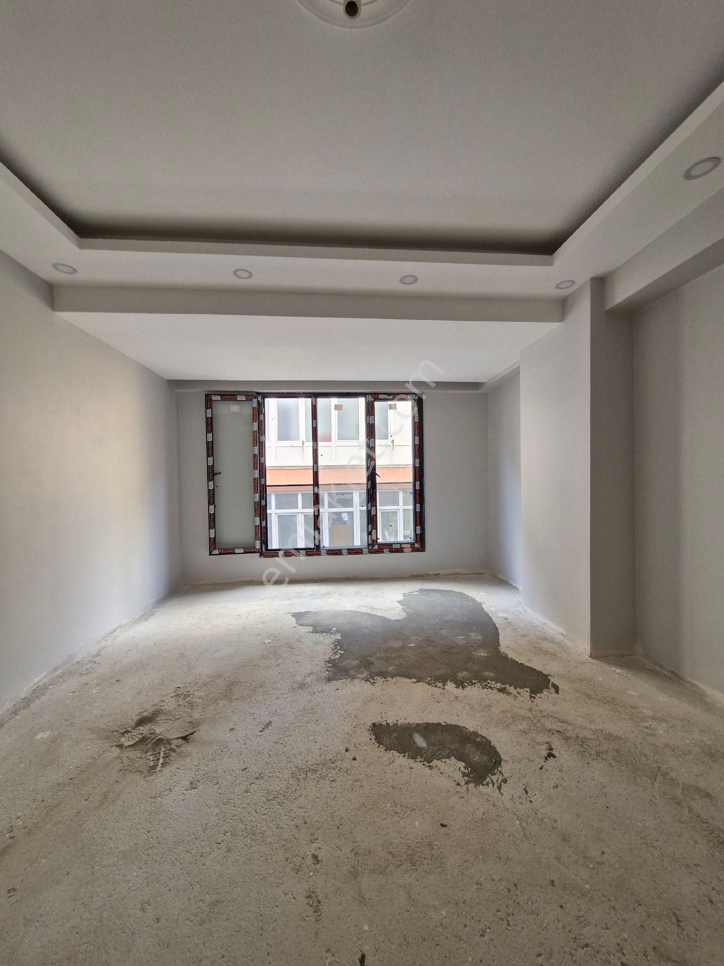 Küçükçekmece Cennet Mah. Satılık Sıfır E-5 'e Çok Yakın Otoparklı Arakat - Görsel 3