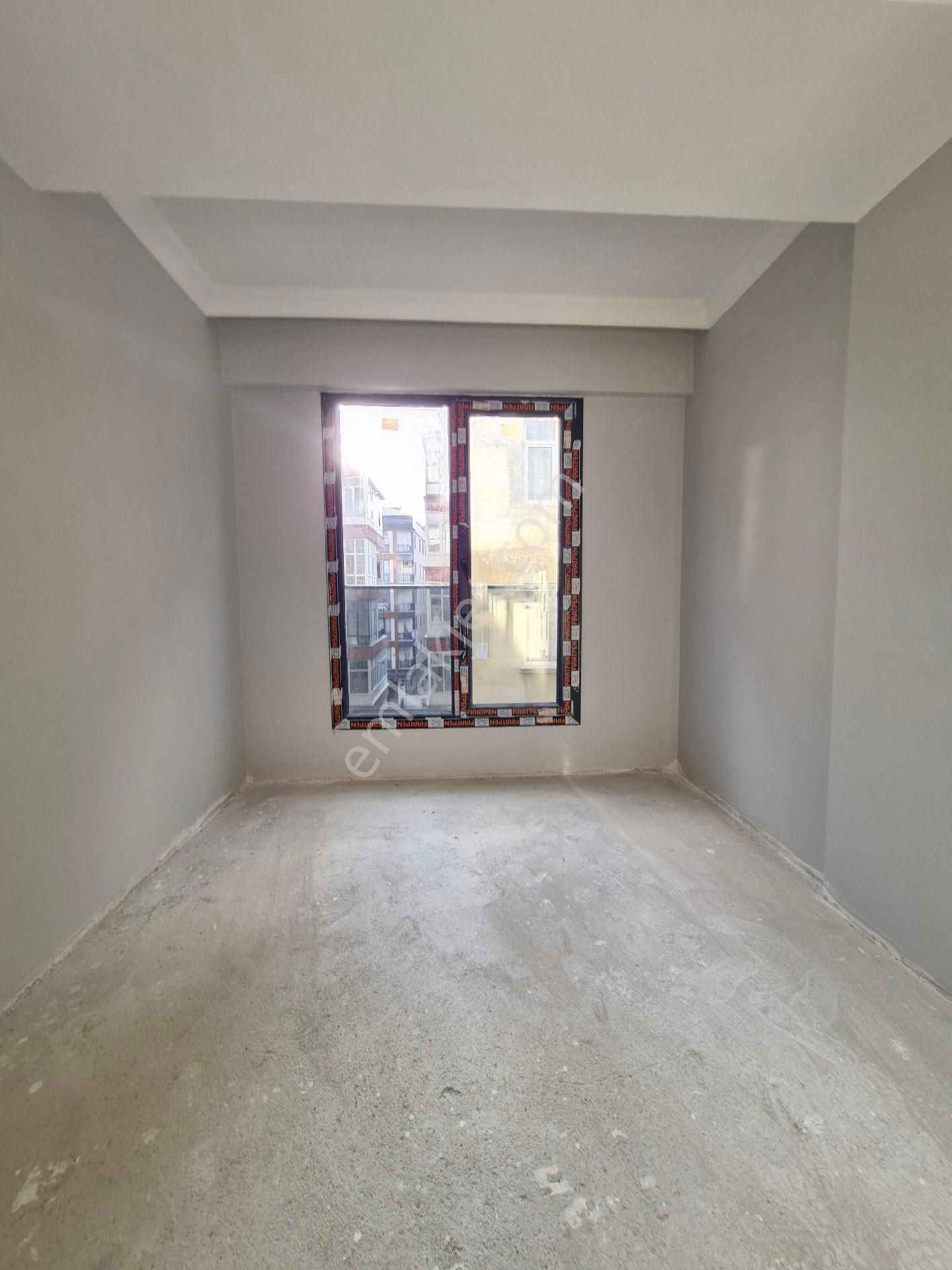 Küçükçekmece Cennet Mah. Satılık Sıfır E-5 'e Çok Yakın Otoparklı Arakat - Görsel 4