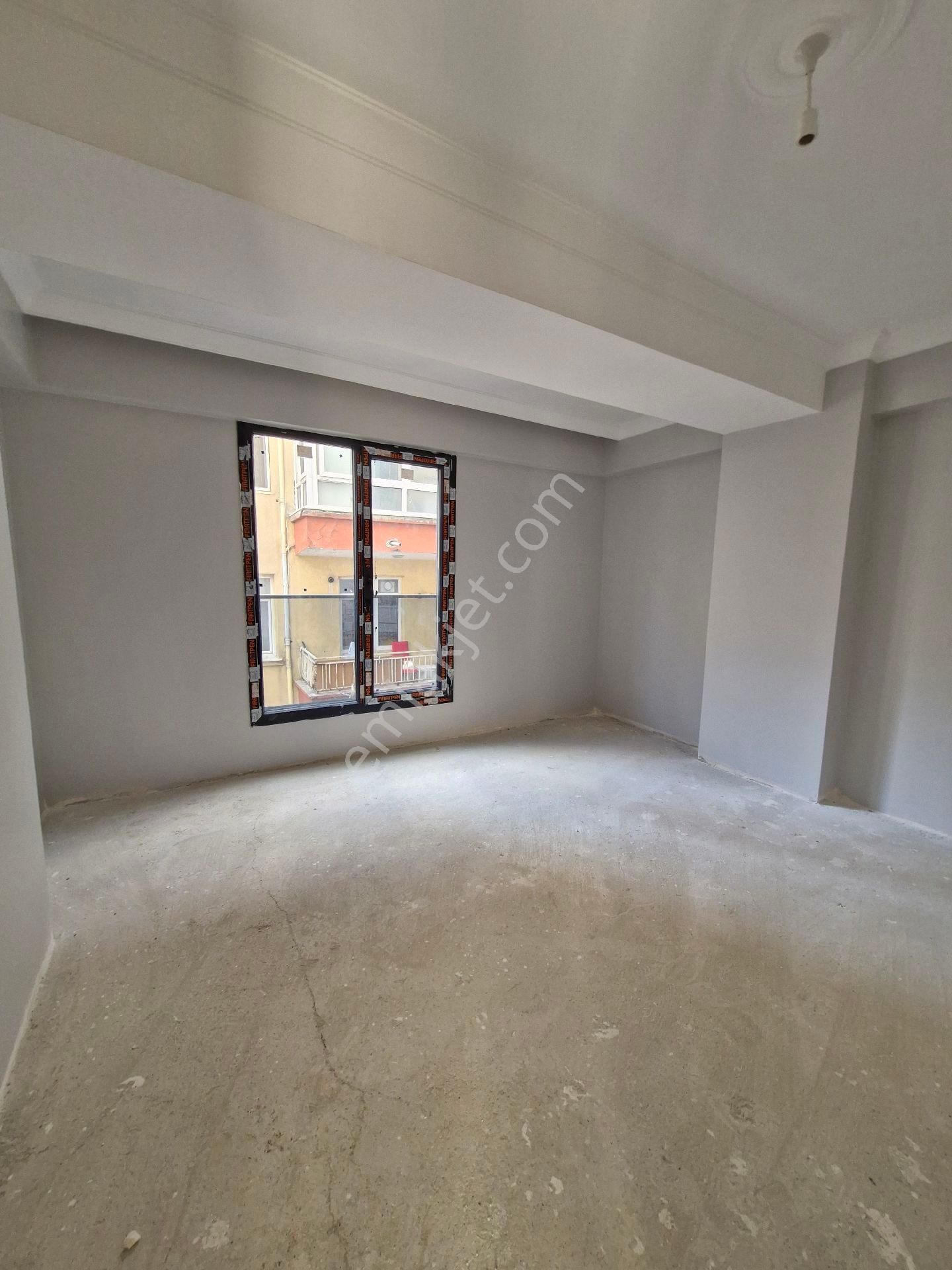 Küçükçekmece Cennet Mah. Satılık Sıfır E-5 'e Çok Yakın Otoparklı Arakat - Görsel 13