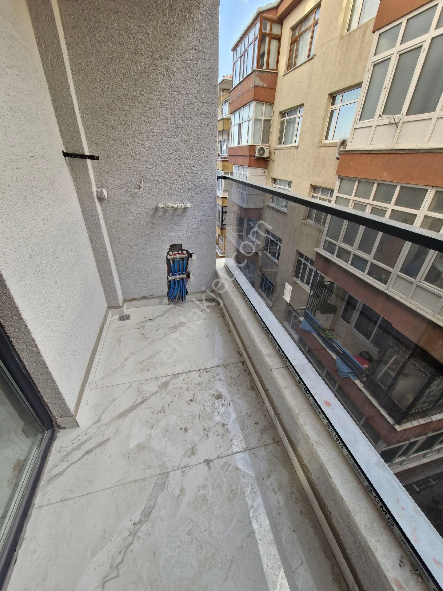 Küçükçekmece Cennet Mah. Satılık Sıfır E-5 'e Çok Yakın Otoparklı Arakat - Görsel 8