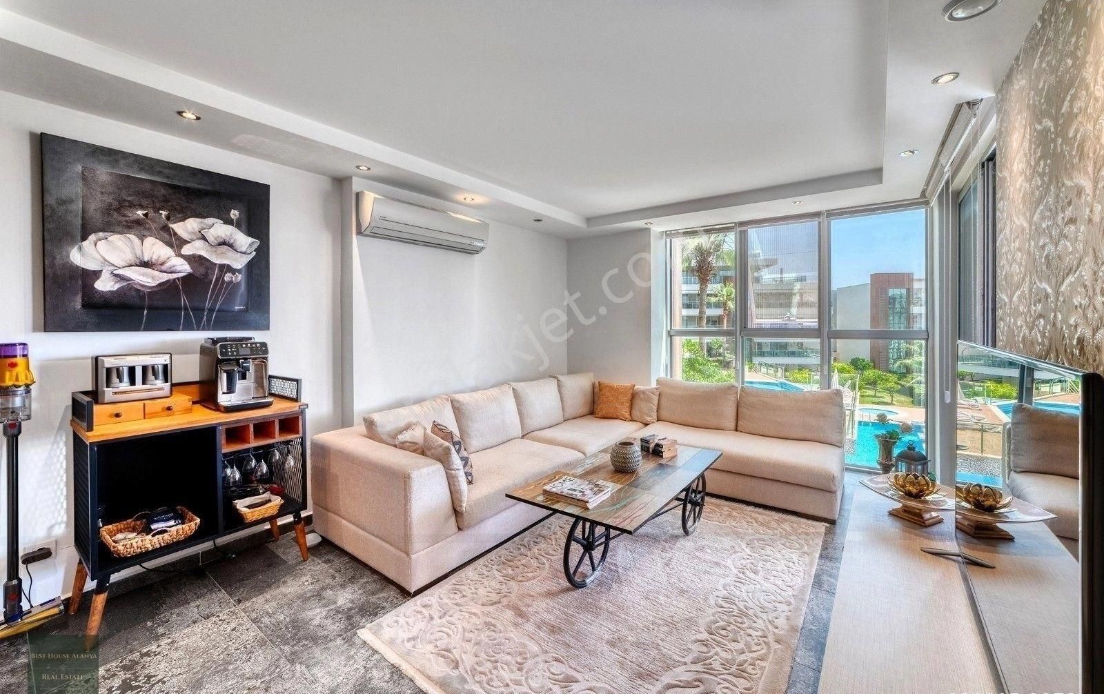 Alanya Cikcilli’de Satılık Lüks 2+1 Daire – Havuz Manzaralı, Full Eşyalı, Vatandaşlığa Uygun!