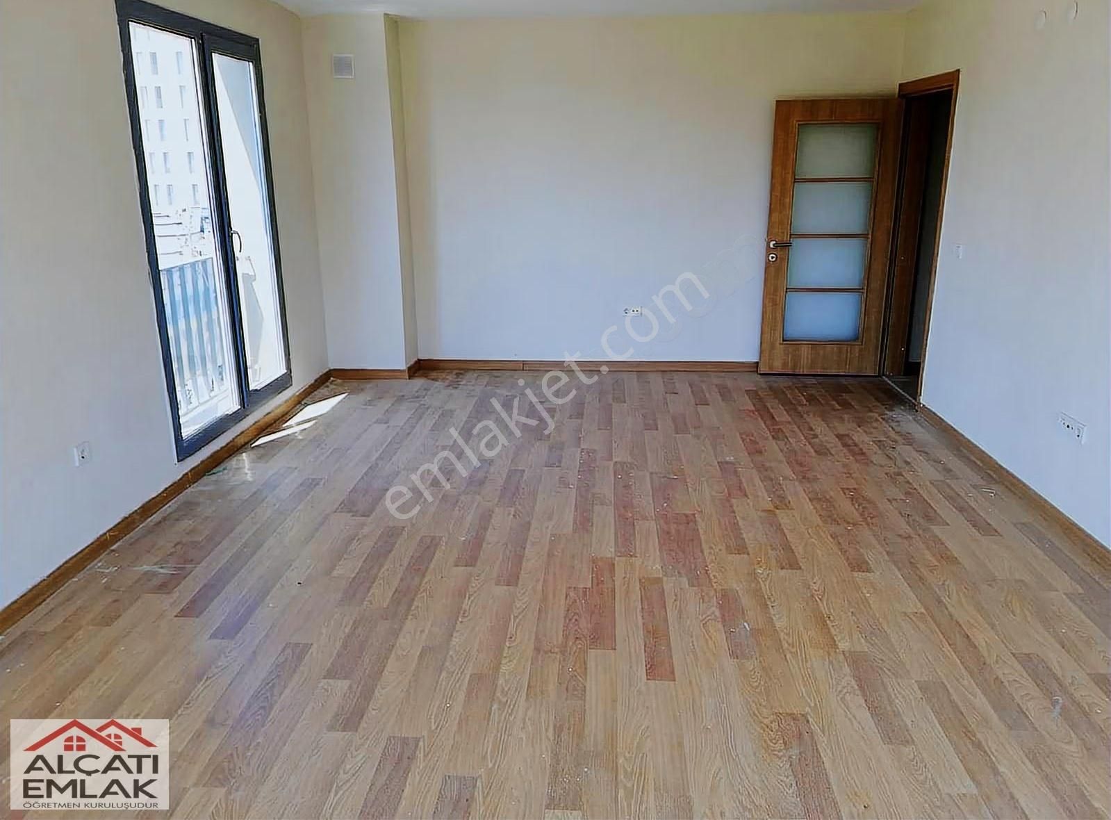 Kayaşehir 24.bölge De Satılık S Tipi Ebeveyn Banyolu 3+1