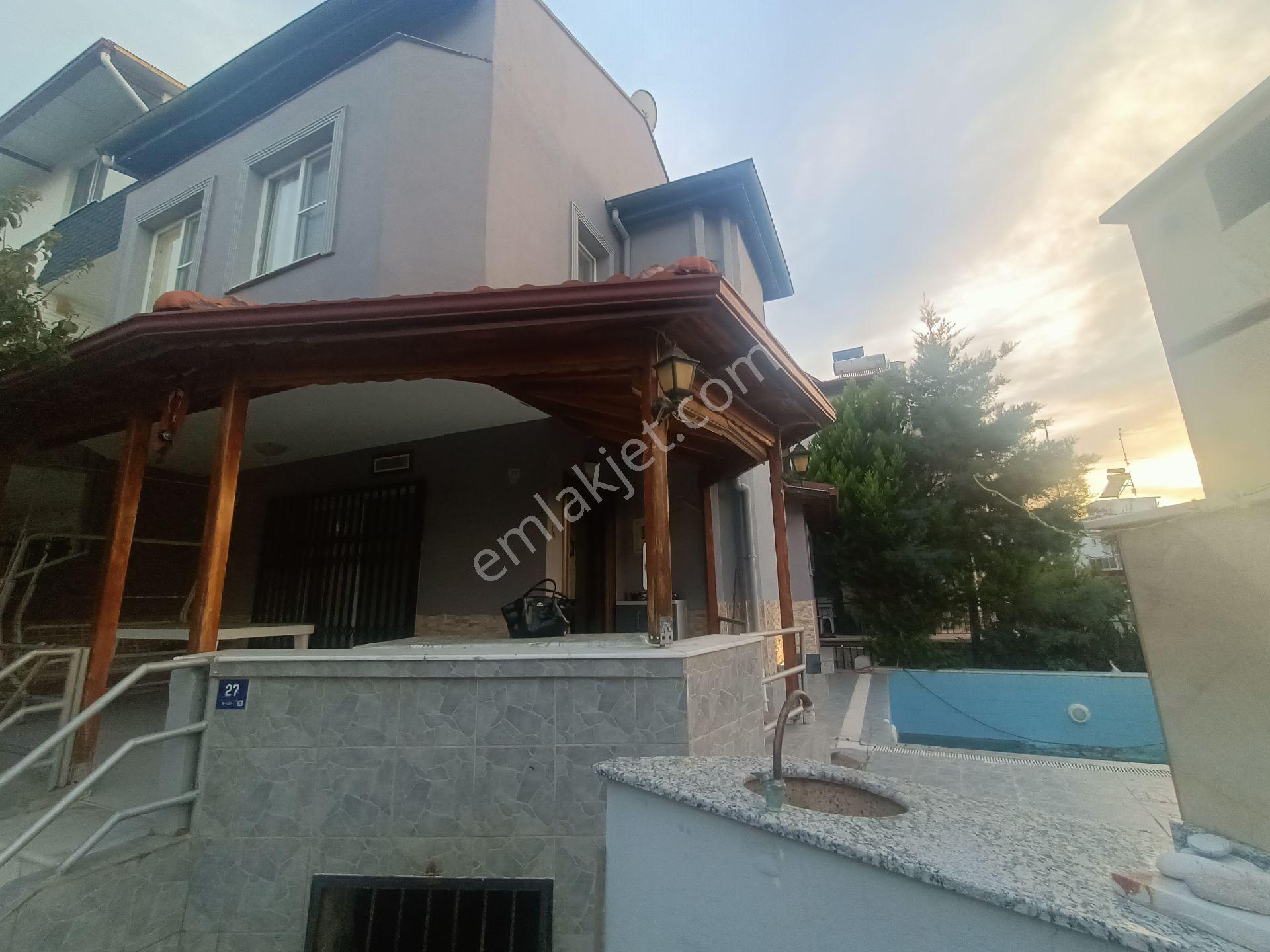 Kuşadası Davutlar Sahil Denize Yürüme Mesafesinde 4+1 Villa Satılık - Görsel 31