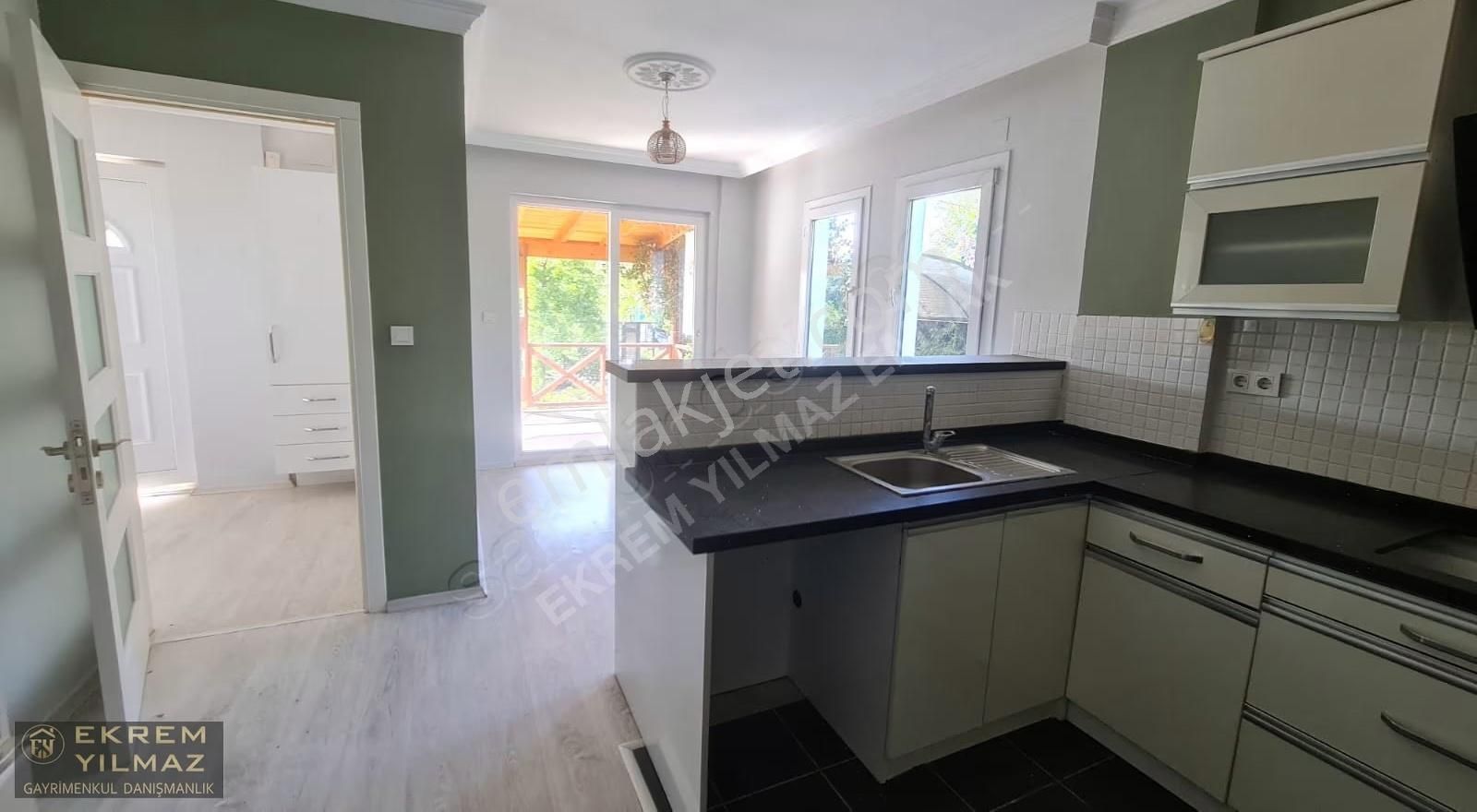 Köyceğiz Yangı Mahalesin'de Sesiz Doğayla İç İçe Nezih Bir Villa - Görsel 14