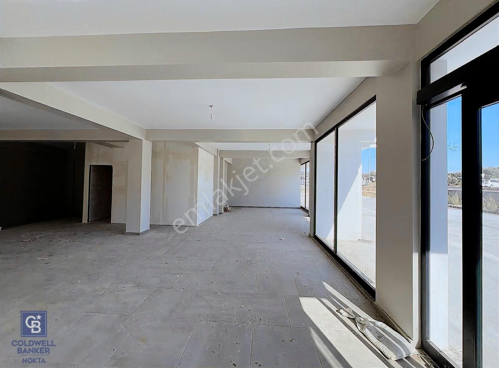 Yenifoça Gencelli'de Anayol Üzeri Kiralık Dükkan - Görsel 2