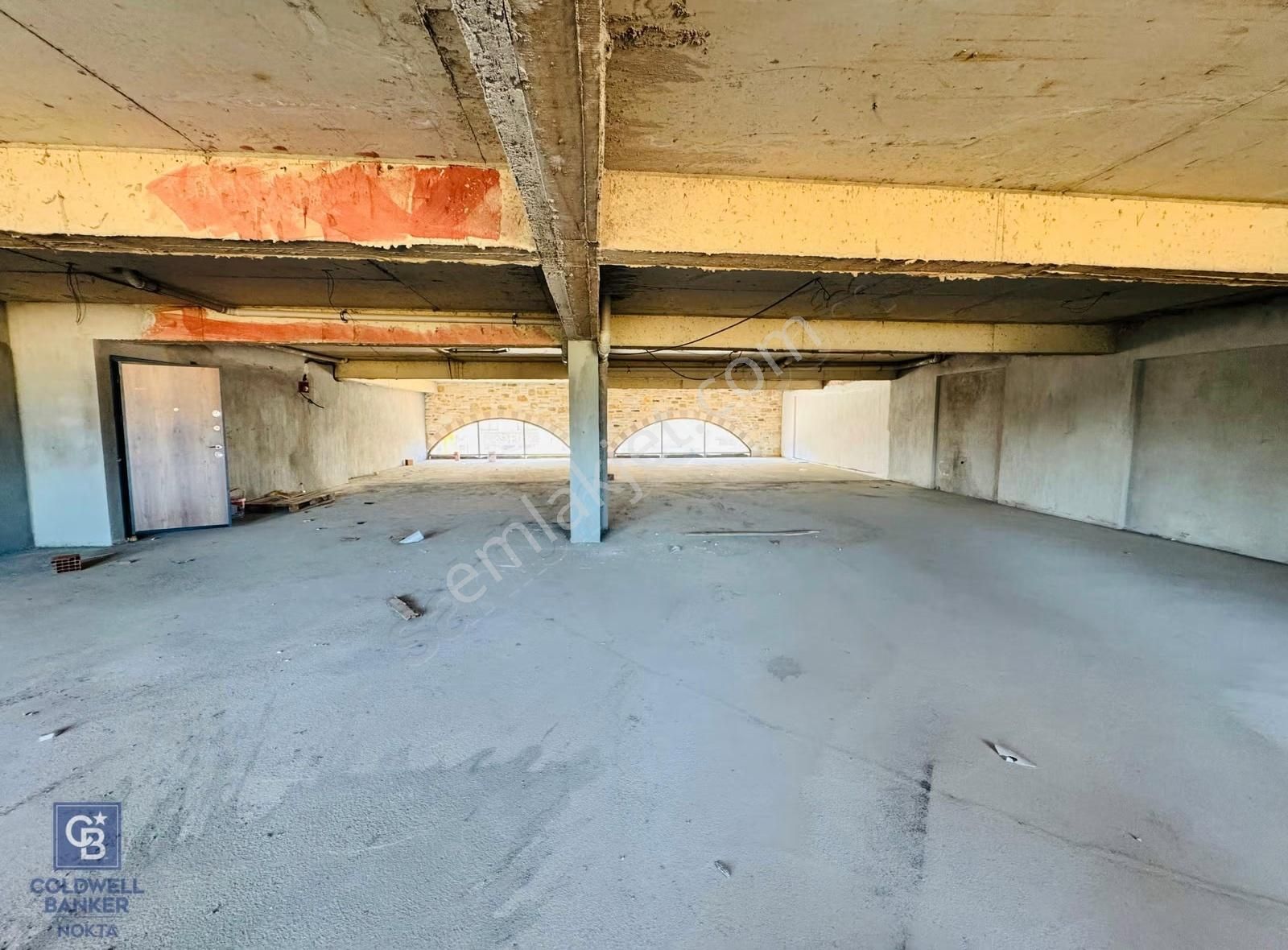 Foça Bağarası Hacıveli Mah. Ana Cadde Üzeri Kiralık Ofis - Görsel 12