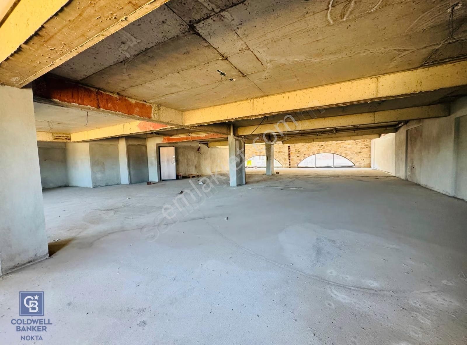 Foça Bağarası Hacıveli Mah. Ana Cadde Üzeri Kiralık Ofis - Görsel 15