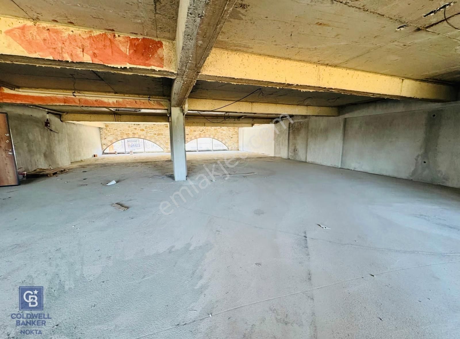 Foça Bağarası Hacıveli Mah. Ana Cadde Üzeri Kiralık Ofis - Görsel 10