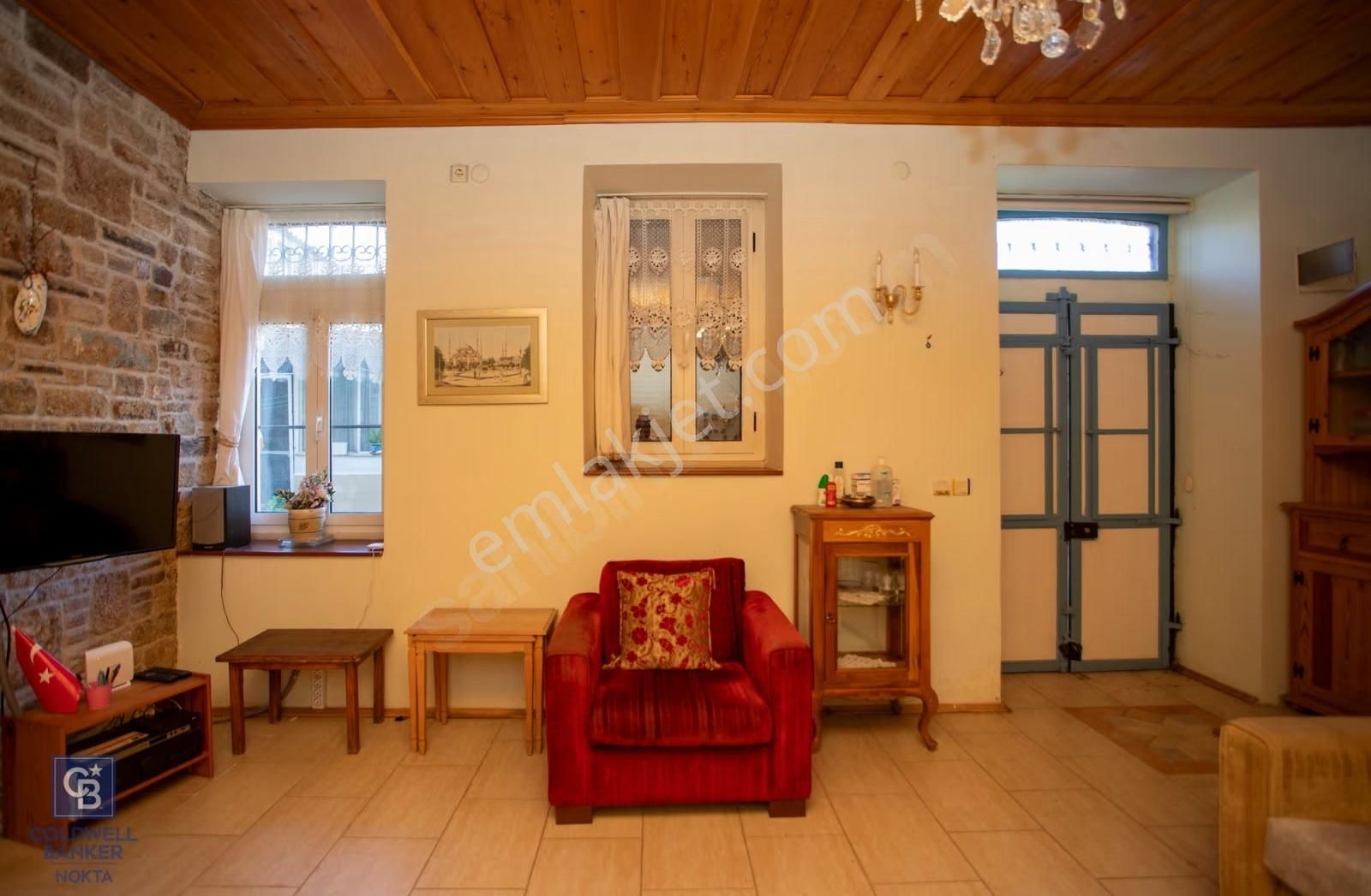 Eski Foça'da Satılık Tarihi Tescilli Taş Bina - Görsel 35