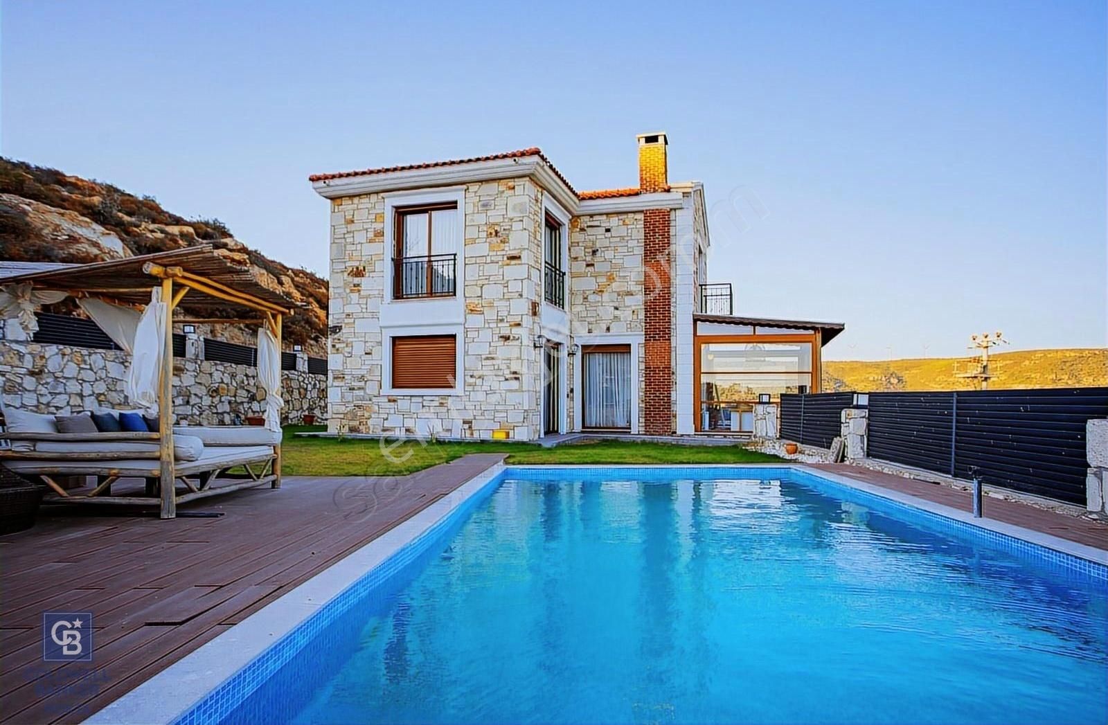 Foça Kocamehmetler'de Satılık 4+1 Müstakil Havuzlu Villa - Görsel 10