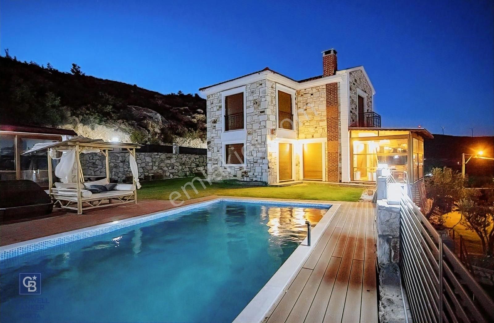 Foça Kocamehmetler'de Satılık 4+1 Müstakil Havuzlu Villa - Görsel 17