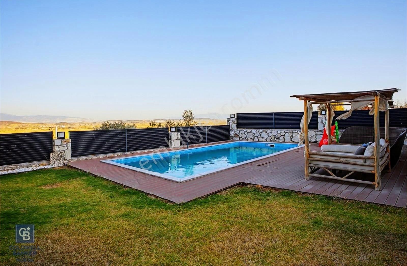 Foça Kocamehmetler'de Satılık 4+1 Müstakil Havuzlu Villa - Görsel 15