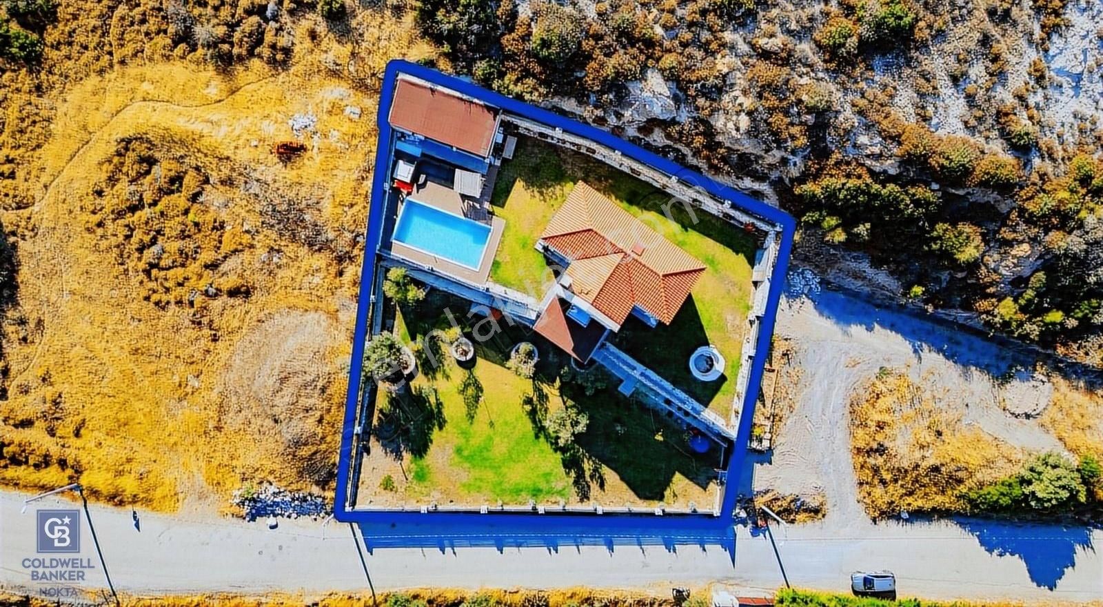 Foça Kocamehmetler'de Satılık 4+1 Müstakil Havuzlu Villa - Görsel 16