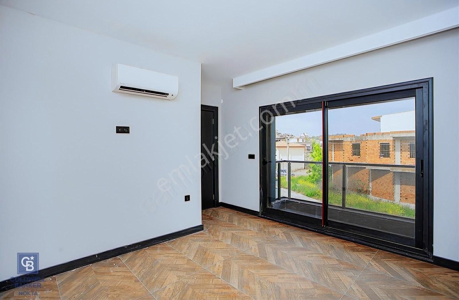 Yenifoça Cumhuriyet Mah. Satılık Havuzlu Lüks Villa - Görsel 2