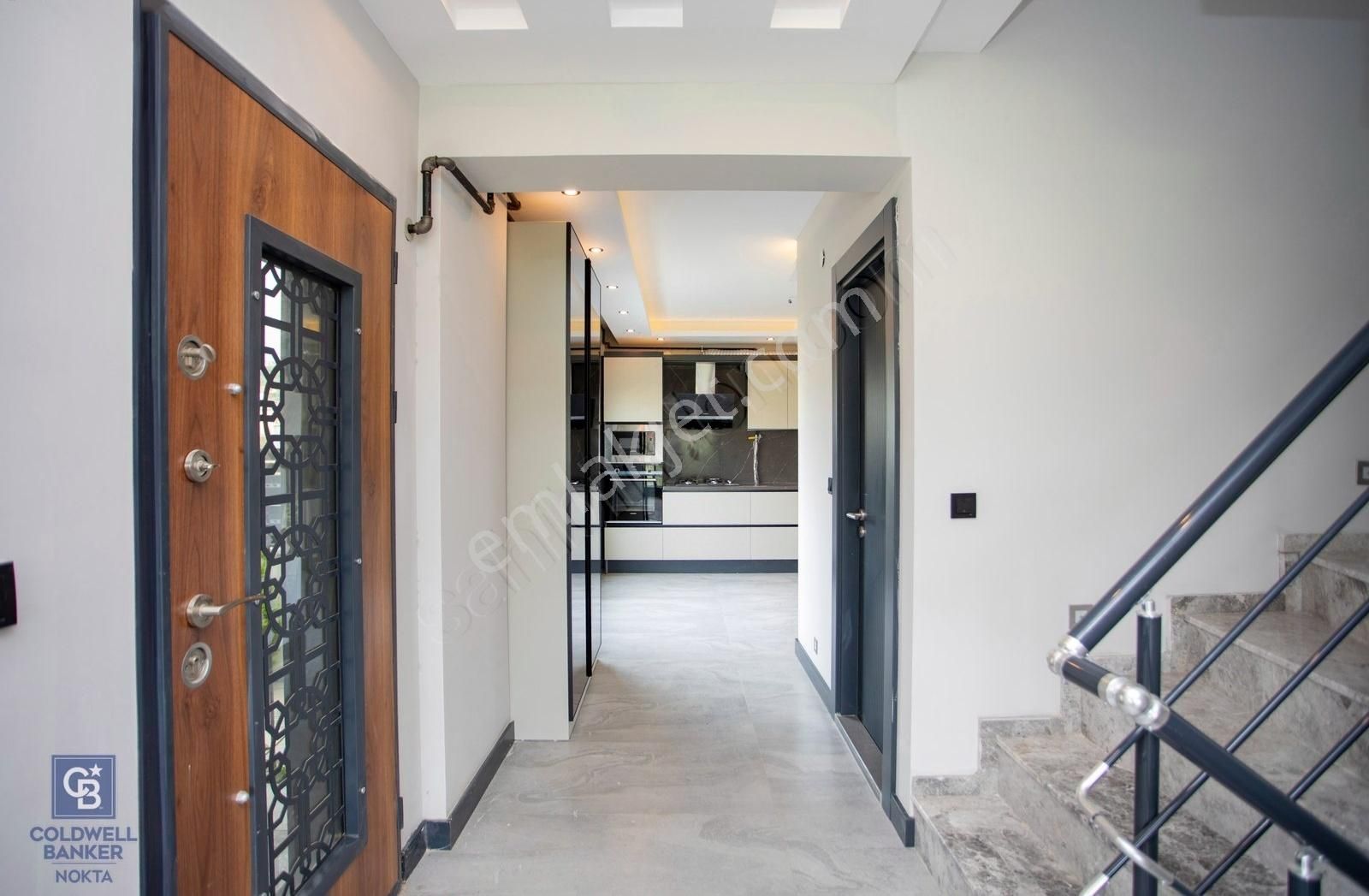 Yenifoça Cumhuriyet Mah. Satılık Havuzlu Lüks Villa - Görsel 25