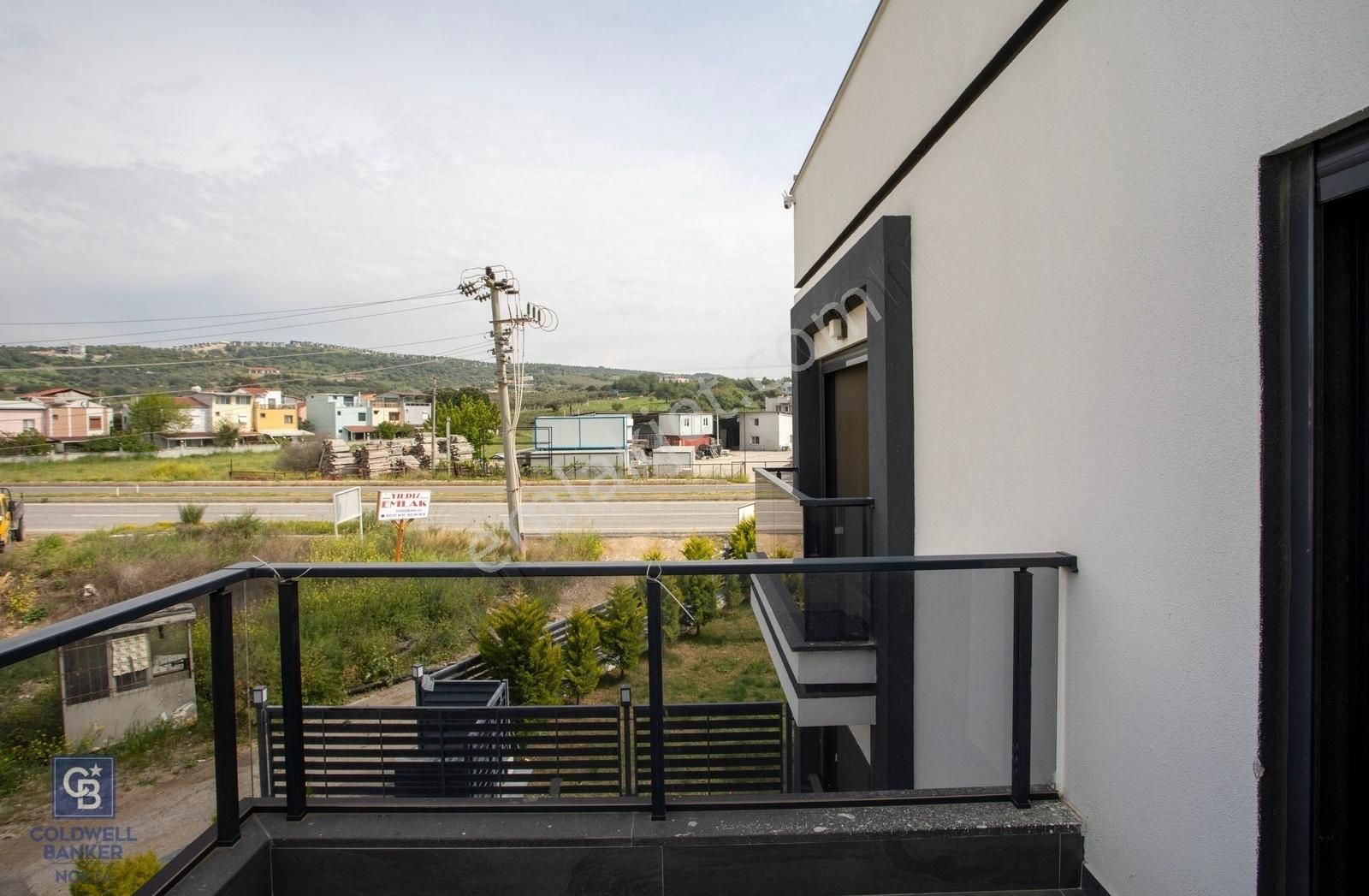 Yenifoça Cumhuriyet Mah. Satılık Havuzlu Lüks Villa - Görsel 14