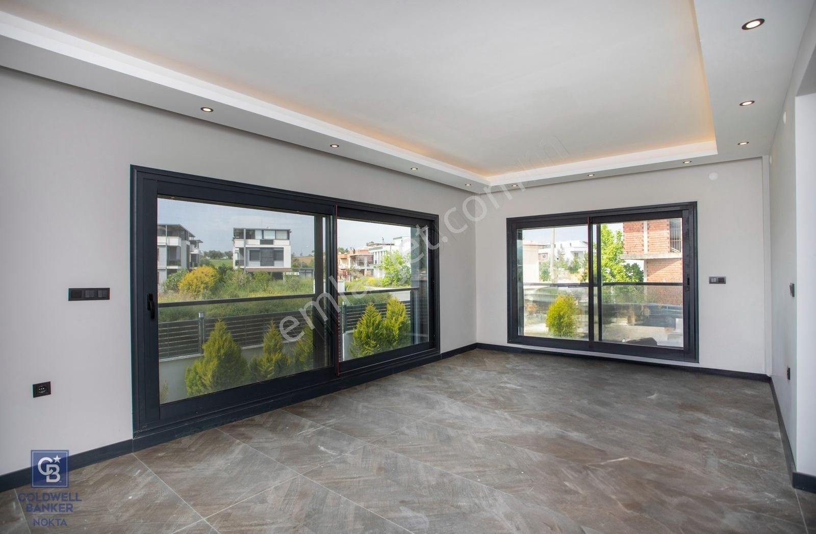 Yenifoça Cumhuriyet Mah. Satılık Havuzlu Lüks Villa - Görsel 11