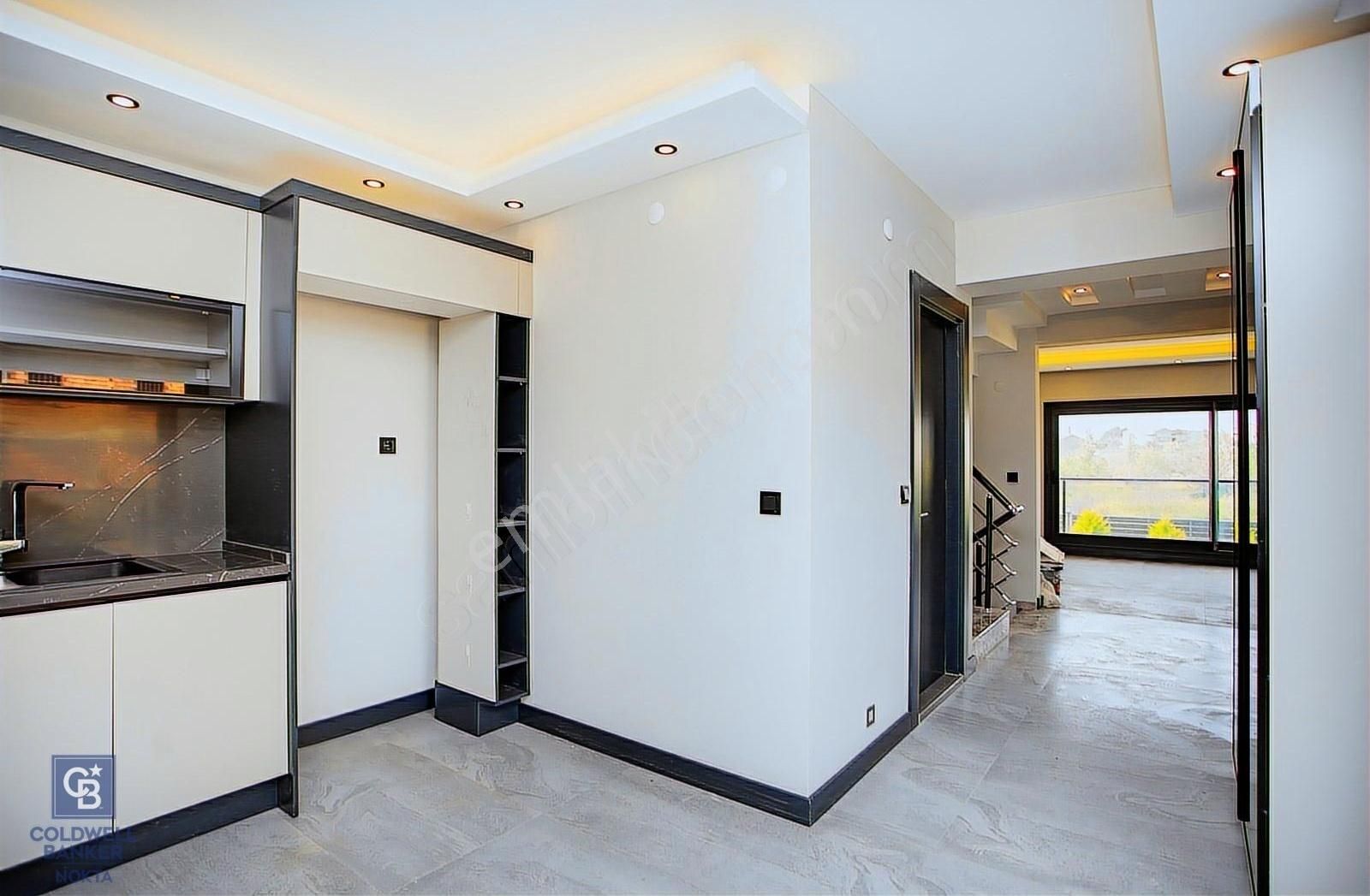 Yenifoça Cumhuriyet Mah. Satılık Havuzlu Lüks Villa - Görsel 7