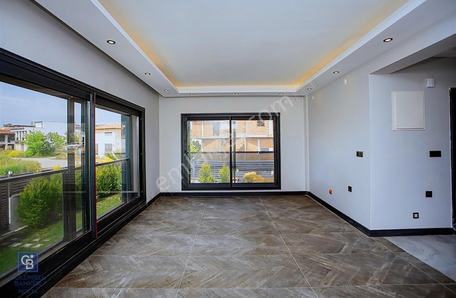 Yenifoça Cumhuriyet Mah. Satılık Havuzlu Lüks Villa - Görsel 6