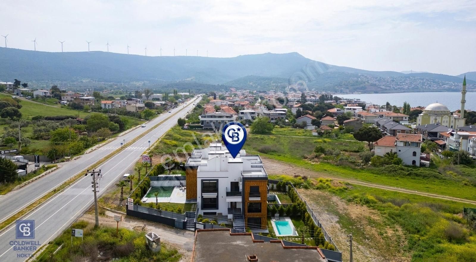 Yenifoça Cumhuriyet Mah. Satılık Havuzlu Lüks Villa - Görsel 23