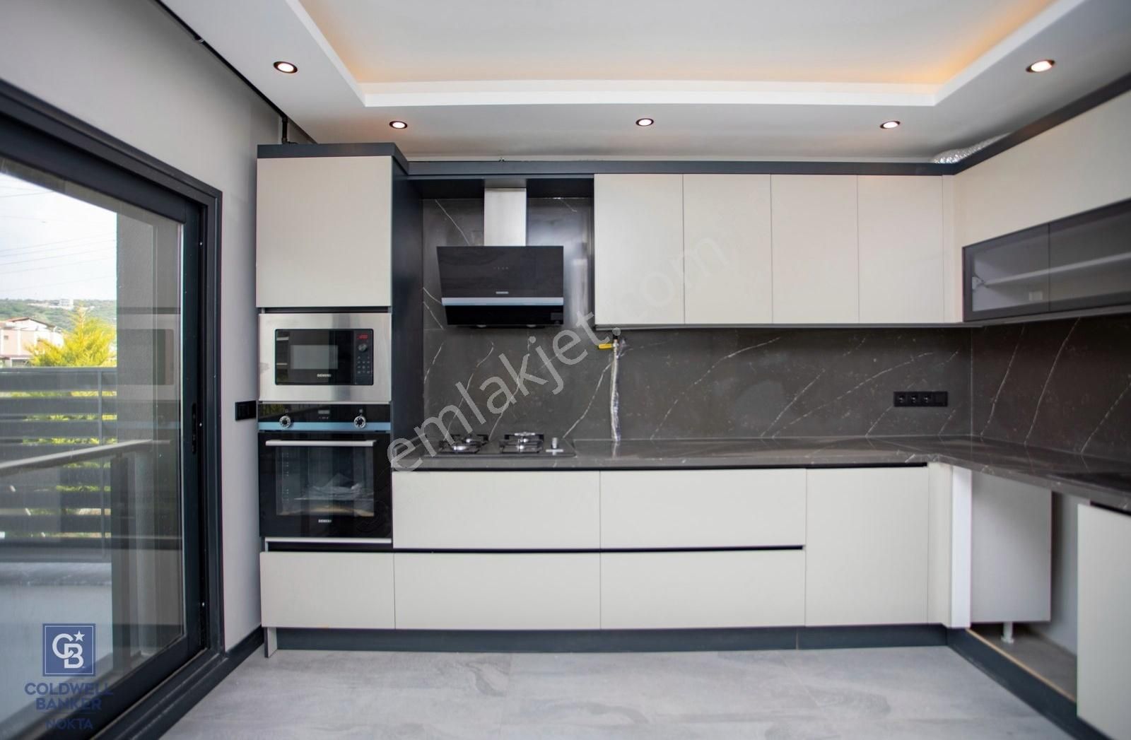 Yenifoça Cumhuriyet Mah. Satılık Havuzlu Lüks Villa - Görsel 29