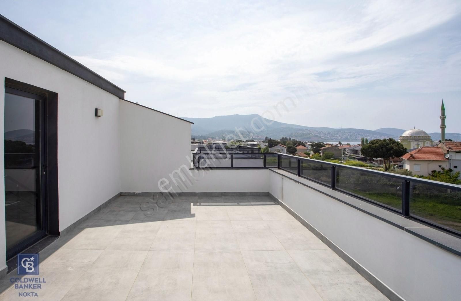 Yenifoça Cumhuriyet Mah. Satılık Havuzlu Lüks Villa - Görsel 9