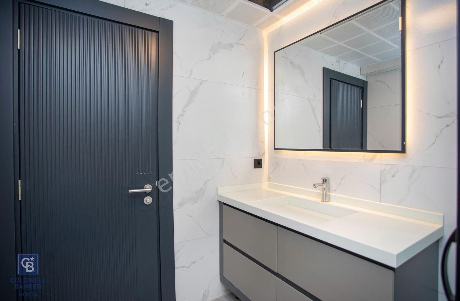 Yenifoça Cumhuriyet Mah. Satılık Havuzlu Lüks Villa - Görsel 19