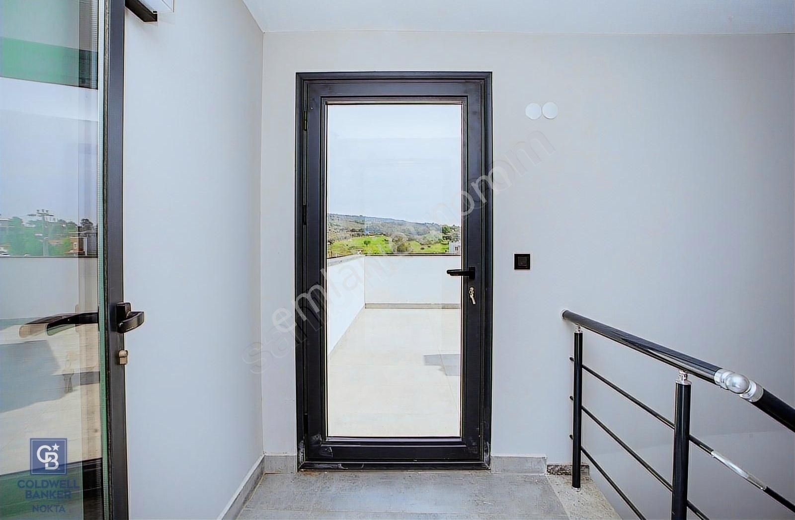 Yenifoça Cumhuriyet Mah. Satılık Havuzlu Lüks Villa - Görsel 5