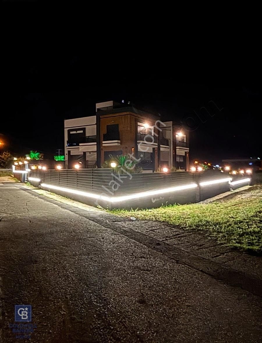 Yenifoça Cumhuriyet Mah. Satılık Havuzlu Lüks Villa - Görsel 22