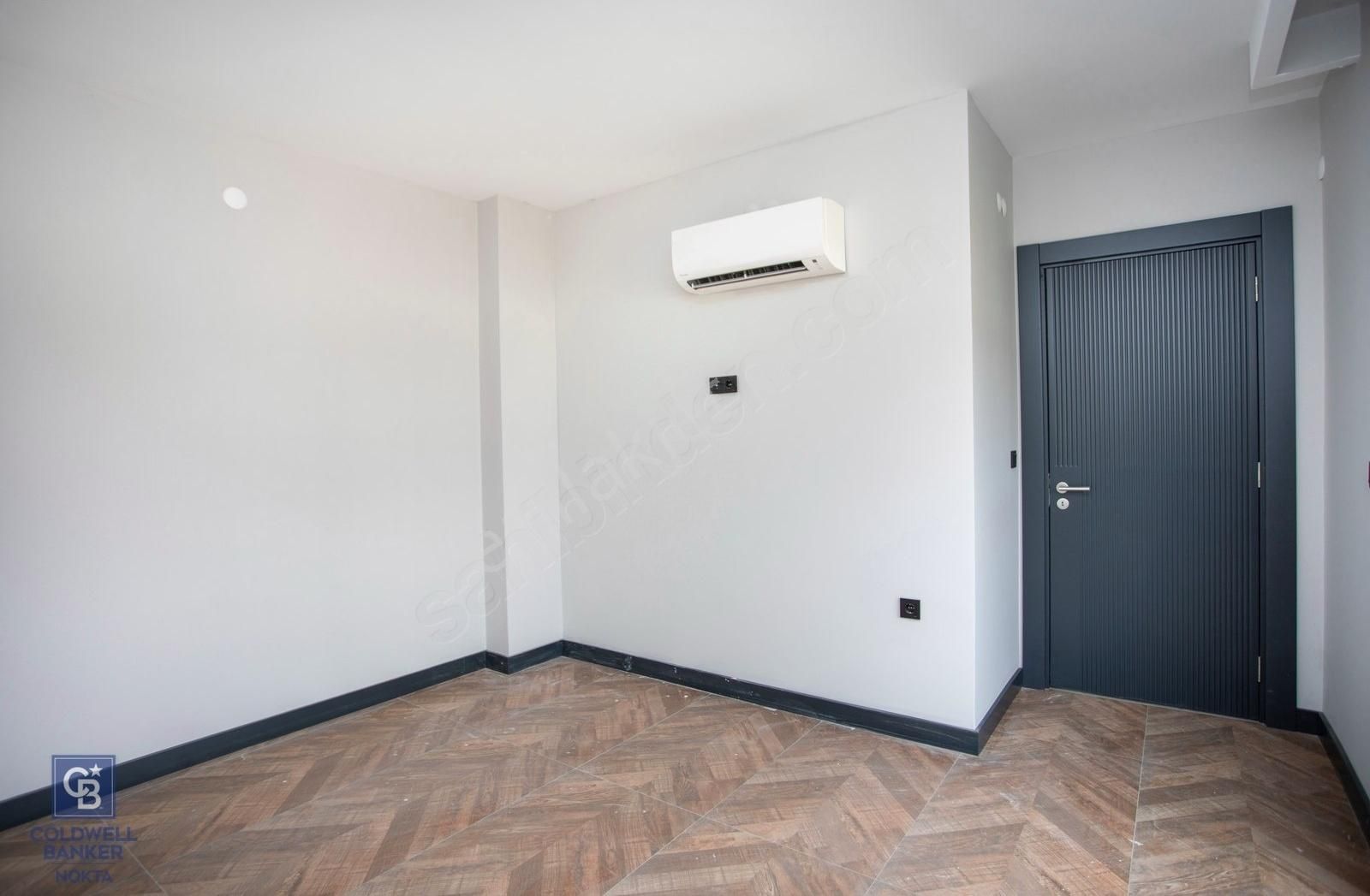 Yenifoça Cumhuriyet Mah. Satılık Havuzlu Lüks Villa - Görsel 18