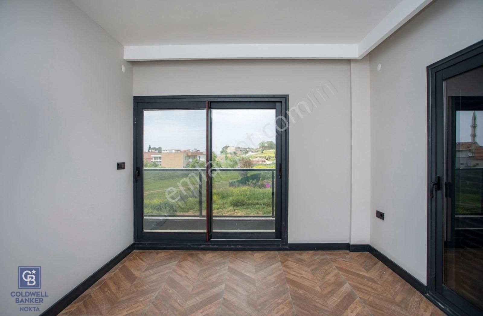 Yenifoça Cumhuriyet Mah. Satılık Havuzlu Lüks Villa - Görsel 12