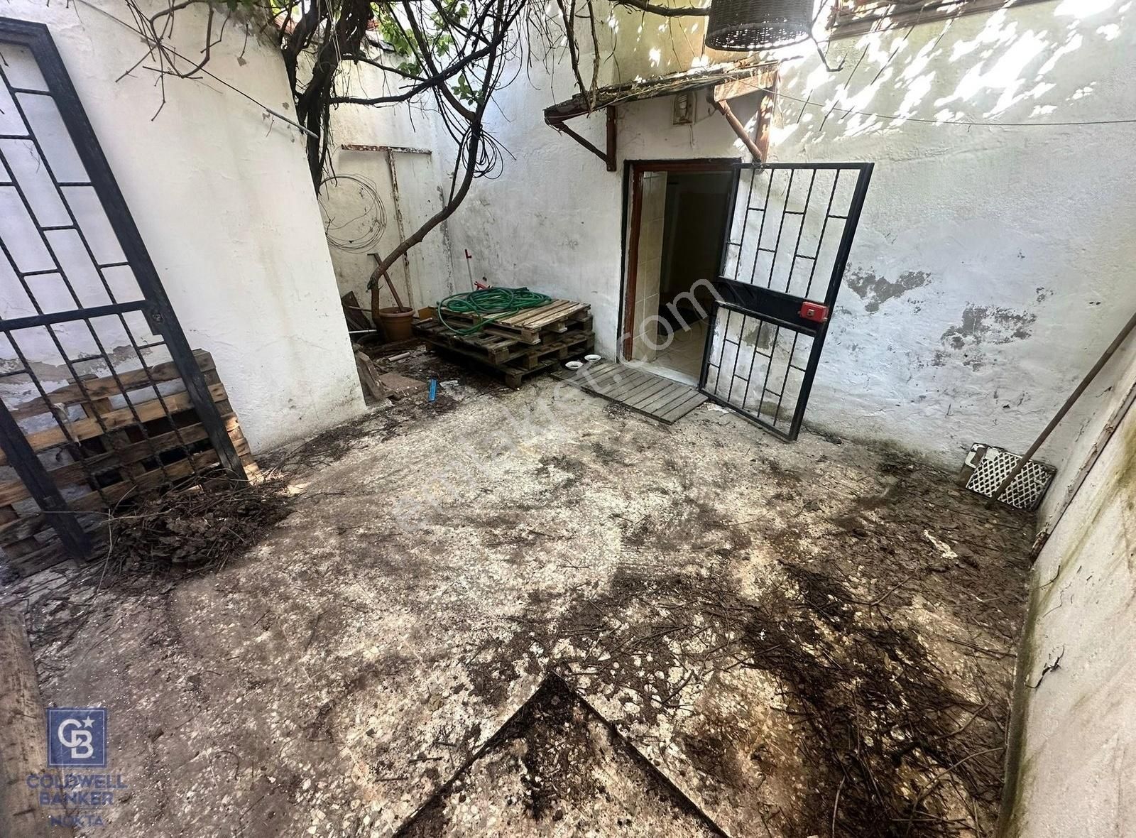 Ayvalık Merkez'de Denize 50 M Mesafede Satılık Tescilli Rum Evi - Görsel 4