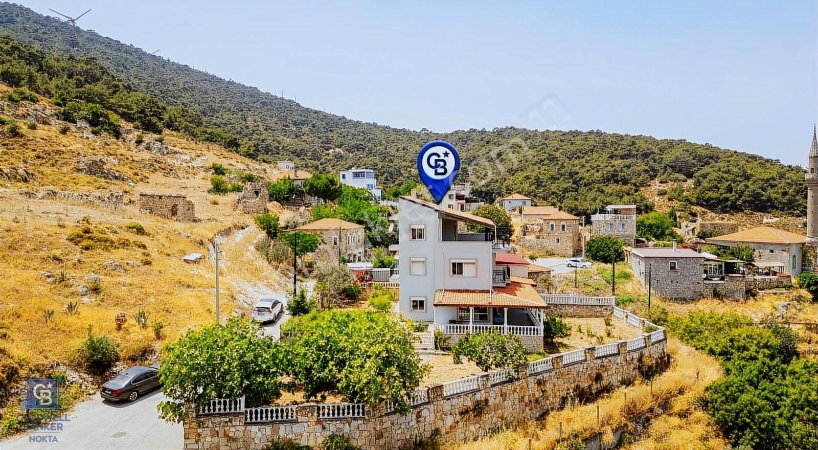 Foça Kozbeyli'de Satılık Tripleks Müstakil Ev Ve Arazi - Görsel 4