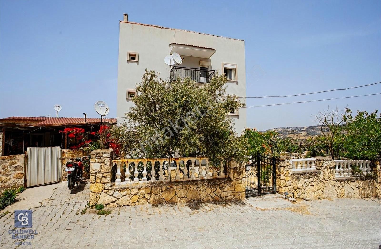 Foça Kozbeyli'de Satılık Tripleks Müstakil Ev Ve Arazi - Görsel 22