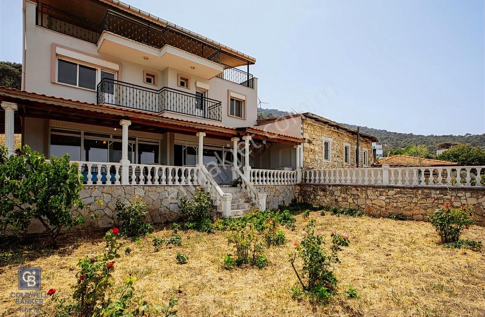 Foça Kozbeyli'de Satılık Tripleks Müstakil Ev Ve Arazi - Görsel 24