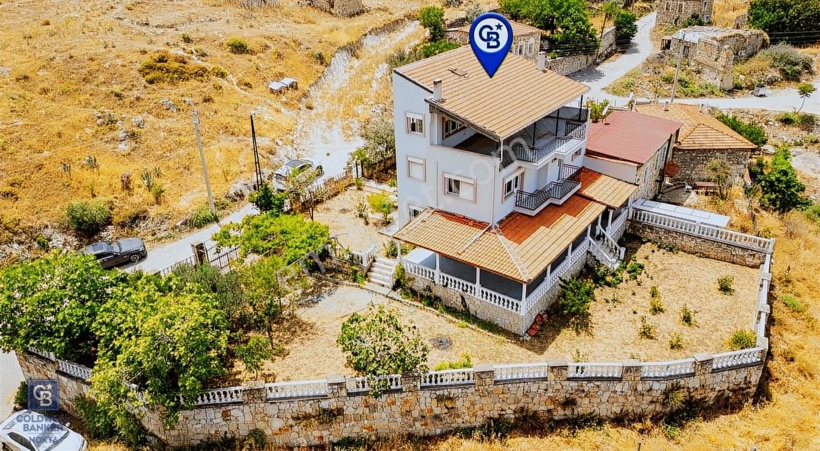 Foça Kozbeyli'de Satılık Tripleks Müstakil Ev Ve Arazi - Görsel 2